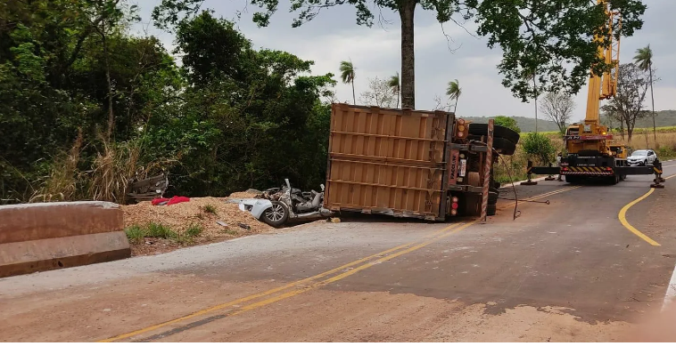 Imagem de compartilhamento para o artigo Família diz que mulher que teve carro esmagado está viva por milagre em Costa Rica da MS Todo dia